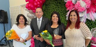 PALABRANAN DI PABIEN Y DANKI NA MARIEBELLE ARENDS Y NYREE HART CU HUNTO A CUMPLI 50 AÑA DI SERVICIO DEN GOBIERNO.