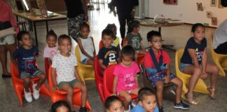 E siman aki, di dialuna pa diahuebs, tur atardi tin actividad pa mucha na biblioteca na Playa y San Nicolas.