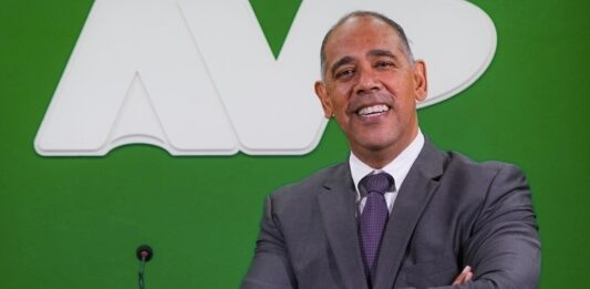 PLACA Y TERENO MESTER BOLBE BEK PA PUEBLO: Parlamento ta vota diabierna