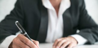 Ta bon pa sa: Ningun minister por firma pa manda pacient den exterior