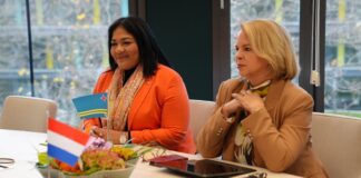 PROME MINISTER A REUNI CU MINISTER DI FINANSA DI HULANDA RIBA DIFERENTE TEMA FINANCIERO