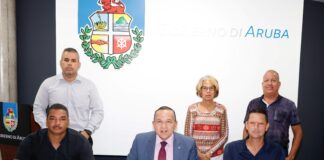 MINISTER ENDY CROES A FIRMA MOU CU ARUBAANSE BOND VAN MOTORSPORTS Y ARUBA DRAG RACING ASSOCIATION.