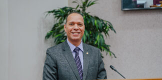 Parlamentario Marco Berlis (MEP): E crisis global di energia ta confirma e bon decision di cuminsa opera WEB Aruba N.V. riba gas natural