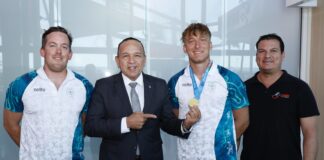 MINISTER ENDY CROES A RICIBI ATLETA MALIK HOVELING.