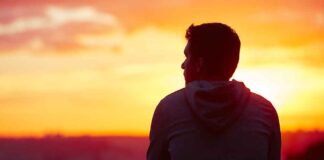 Bo ta mira un banda so y siendo bo no ta mira e otro banda di medalia.