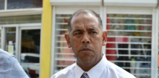 Benny a ataca un officer di justitie na radio pa racista y narcista