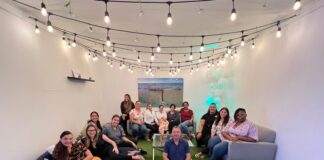 Un grupo di 12 profesional entusiasma y energetico a finalisa nan rol di Supervisor di Codigo