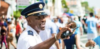 Derecho di un ambtenaar mester wordo respeta