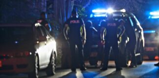 Despues di e tiramento: Polis tawata controla autonan buscando e shooter