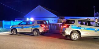 Cos a hera sali for di man, momento cu dos ruman muhe a confronta otro