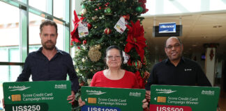 Aruba Bank a haci entrega di premio na tres ganador di “Score Credit Card Campaign”