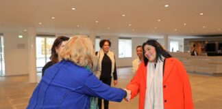 Minister Maduro di Cultura a bishita e Coleccion di Rita Maasdamme na Hermitage na Amsterdam