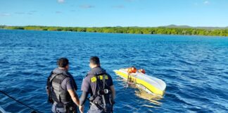 Wardacosta ta duna asistencia na personanan cu boto a bolter riba laman