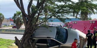 Kia Sportage a perde control y bay dal contra un kashi di coriente