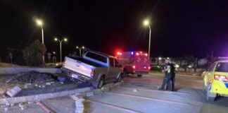 Chauffeur a kibra pickup riba rotonde Cumana