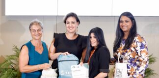 MINISTER ENDY CROES A PRESENCIA “STUDENT AWARD” DI UNIVERSIDAD DI ARUBA.