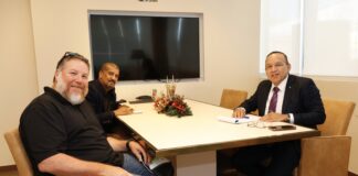 MINISTER ENDY CROES A REUNI CU SIDNEY PONSON Y CARL MICHAEL BIKKER.