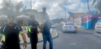 Detencion di sospechoso busca pa husticia despues di persecucion na pia.