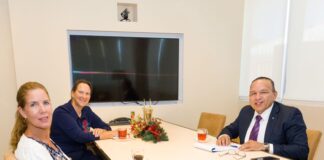 Minister di Enseñansa y Deporte a reuni cu representantenan di mayornan precupa