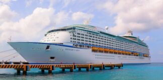 Durante fin di siman di Pasco y fin di siman di Aña nobo, diferente crucero lo ta bishitando nos isla