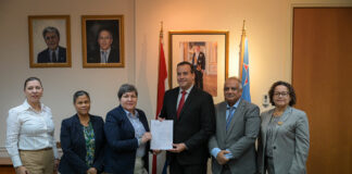 Tur hende mester por habri un cuenta bancario