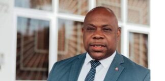 Fiscal a pidi 2 aña di prison pa ex politico y ex polis Alan Howell pa falsificacion y malversacion