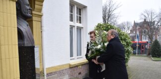 Ofrenda floral Dia di Betico na Arubahuis
