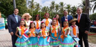 FAMIA REAL BON RICIBI NA ARUBA CU DIFERENTE PRESENTACION MUSICAL Y BAILE