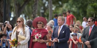 FAMIA REAL BON RICIBI NA ARUBA CU DIFERENTE PRESENTACION MUSICAL Y BAILE