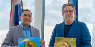 Minister encarga cu Naturalesa ta ricibi e calendario di “Aruba Bird Calendar 2023”