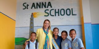 En conexion cu su bishitanan na scolnan den e siman di celebracion di Dia di Betico: SINT ANNA SCHOOL NA NOORD A RICIBI PROME MINISTER 