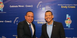 MINISTER ENDY CROES TA FELICITA COLEGA MINISTER ROCCO TJON CU E PROYECTO DI CAMARA DI VIGILANCIA.