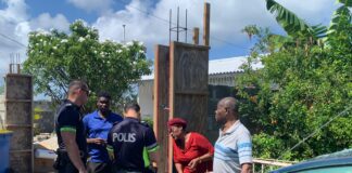 Homber cu bati señora(60) algun dia pasa, awor a menase cu machete