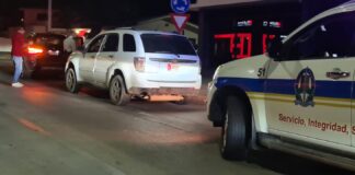 Chauffeur burachi deteni, despues di a ocasiona accidente