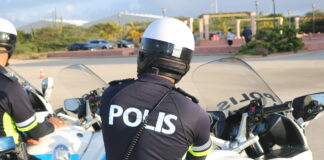 CUERPO POLICIAL DI ARUBA CU TRES DETENCION DEN CASO LAMENTABEL DI AGRESION CONTRA TURISTA CRUCERO CANADES