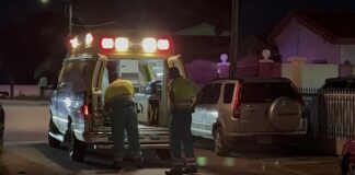 Taira di auto a pasa riba pia di señora