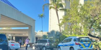 Dama turista Norte-americano haya sin bida den camber di hotel na Palm Beach