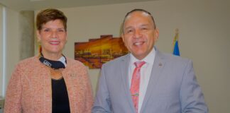 MINISTER ENDY CROES A REUNI CU VICE PRESIDENTE DI COMITEE OLYMPICO INTERNACIONAL SRA. NICOLE HOEVERTSZ.