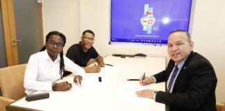 MINISTER ENDY CROES Y DR. GREGORY RICHARDSON A FIRMA ACUERDO PA E PROYECTO DI INVESTIGACION CLIMATICO “CLIMATE CHALLENGES”. 