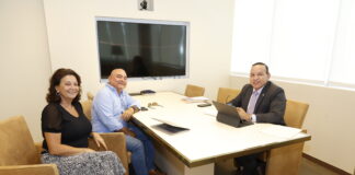 MINISTER ENDY CROES A REUNI CU PRESIDENTE DI PANAM AQUATICS Y PRESIDENTE DI ARUBA AQUATICS FEDERATION. 