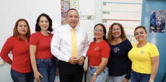 MINISTER ENDY CROES A BISHITA COLEGIO SAGRADO CURASON