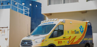 Minister Dangui Oduber ; A APROBA COMPRA DI DOS AMBULANCE NOBO “STATE OF THE ART” 