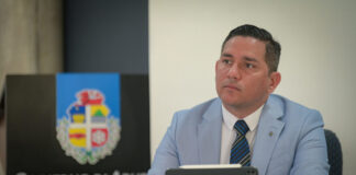 Minister Ursel Arends: Lo bay informa comunidad den forma mas agresivo riba e cambionan di dump