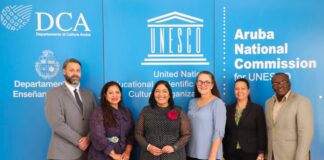 Minister di Cultura ta presenta dos programa informativo tocante UNESCO Aruba