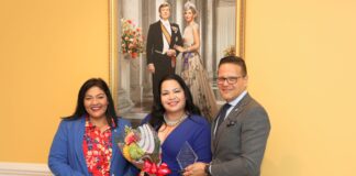 MINISTER MADURO TA FELICITA UN GRUPO DI CINCO EMPLEADO PUBLICO CU A CUMPLI TRES DECADA TRAHANDO NA BIENESTAR DI PAIS ARUBA