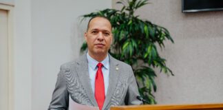 Marisol ta compara e pandemia di covid-19 cu un condom den parlamento di Aruba 