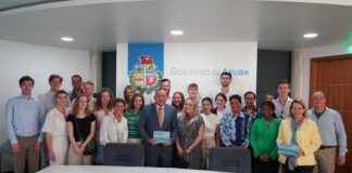 MINISTER ENDY CROES HUNTO CU PROME MINISTER EVELYN WEVER – CROES A RICIBI BISHITA DI STUDIANTENAN DI HAAGSE HOGESCHOOL. 