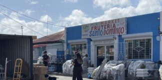 Aduana cu control riguroso riba container di Fruteria Santo Domingo