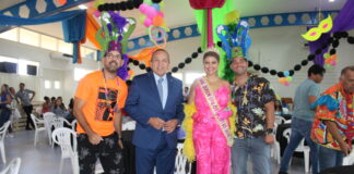 MINISTER ENDY CROES A CORONA SRA. CARNAVAL E.P.B. ORANJESTAD Y ALABES A FELICITA SR. ERWIN ‘WINO’ LOPEZ CU 35 AÑA DI SERVICIO DEN ENSEÑANSA DI ARUBA
