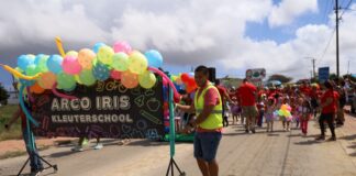 Parada Escolar di Oranjestad, cu hopi creatividad y ambiente